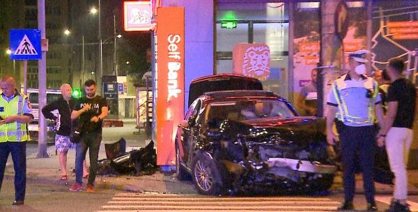 Şofer inconştient, cu fiul de 2 ani în maşină, accident teribil într-o intersecţie din Târgu Mureş: "Nu a acordat prioritate şi i-a împrăştiat pe acolo..."