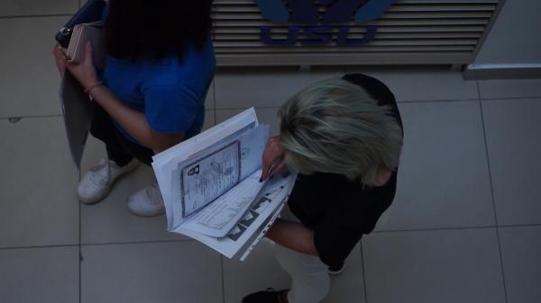 CAMERA ASCUNSĂ. Pentru 5.500 de lei pe an, elevi fără BAC au devenit asistenţi medicali cu diplomă. Ţările în care au ajuns să lucreze, şocate când descoperă ce pregătire au