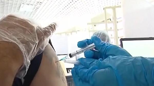 Noua schemă de vaccinare anti-Covid-19 prevede apariţia dozei 3, din toamnă. Planul, făcut momentan doar pentru cazurile cu Pfizer şi Moderna