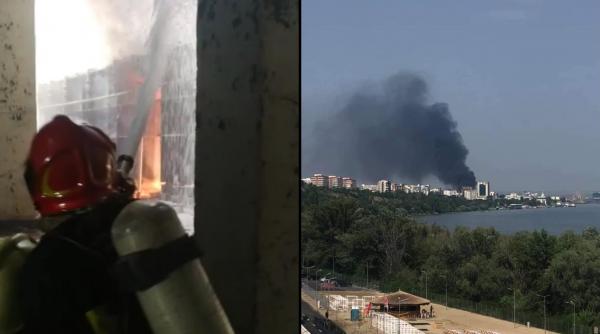 Incendiu puternic în Portul Galați, ard trei containere metalice. Intervenție dificilă a pompierilor de la ISU