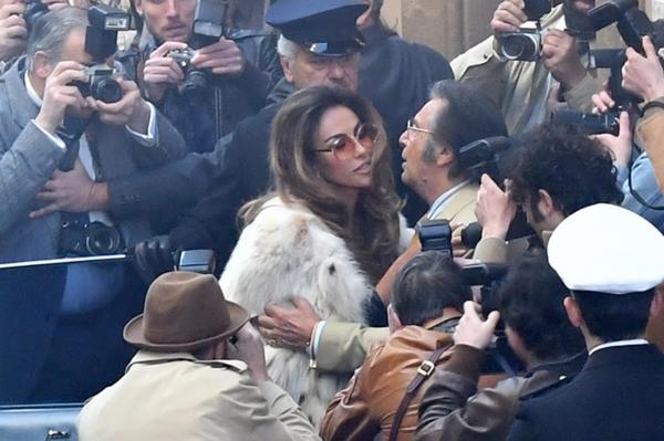 Mădălina Ghenea, la braţul lui Al Pacino, în filmul despre asasinarea lui Maurizio Gucci, care va fi lansat în toamnă