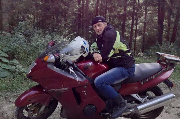 Cine este motociclistul acuzat de omor după o şicanare în trafic cu tânărul care mergea pe trotinetă. E poreclit Americanu' şi a participat la acţiuni caritabile