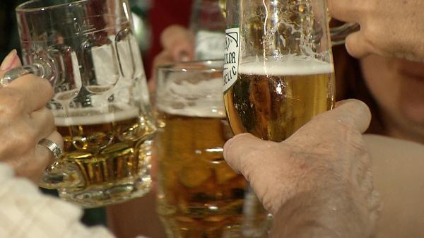 De ziua internaţională a berii, România se află pe locul 7 la producţie şi pe locul 8 la consum. Profită şi statul care încasează milioane de euro