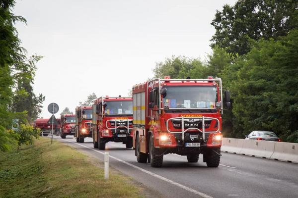 Pompierii români care urmează să ajute la stingerea incendiilor din Grecia au ajuns în Atena