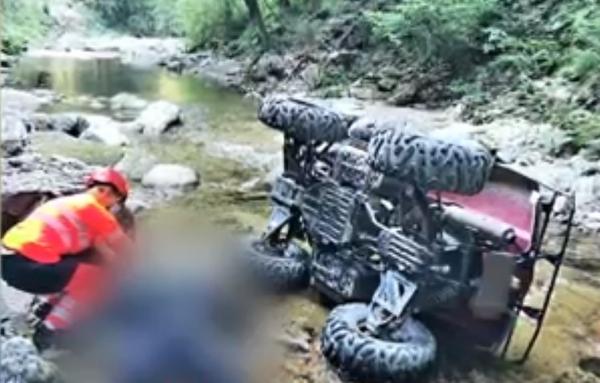 Un bărbat a murit, iar soţia sa a fost grav rănită, după ce au căzut cu  ATV-ul într-o râpă de lângă Stâna de Vale
