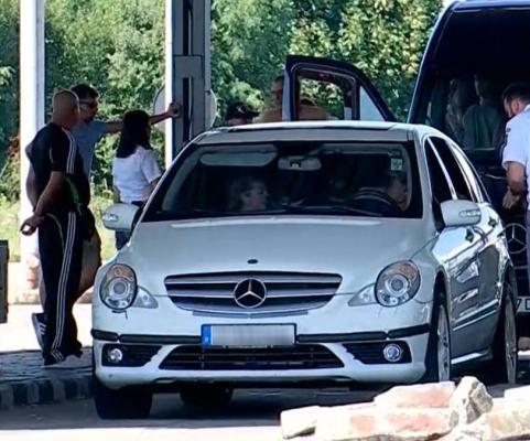 Prima oprire în țară pentru românii din diaspora, la centrul de vaccinare. În vamă s-a stat la coadă şi câte două ore