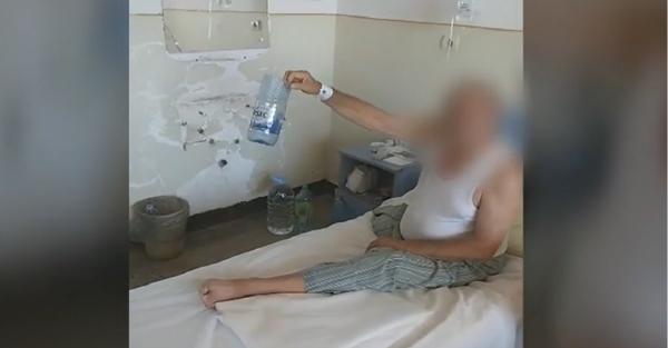 Pacienţii de la un spital din Drobeta-Turnu Severin se plâng de condiţiile în care sunt internaţi: "E mizerabil. Este gunoiul pe holuri şi în camere ca la porci"