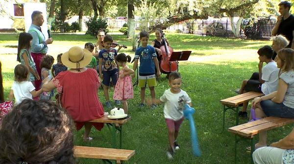 Distracţie şi voie bună la Şcoala de Vară FDVDR. Tabere tematice, concursuri, dar și spectacole în aer liber pentru copii