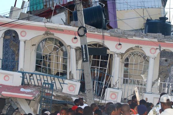 Sute de morţi şi mii de răniţi în Haiti, după cutremurul devastator de magnitudine 7.2. Aproape o mie de clădiri s-au prăbuşit - VIDEO