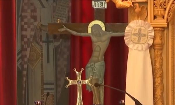 O biserică din Grecia, ocolită ca prin minune de furia flăcărilor. Preotul a spus că vântul și-a schimbat, miraculos, direcția