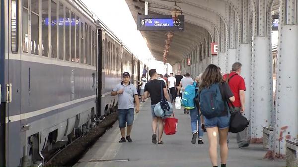 Pentru a face faţă vârfului de sezon, CFR a suplimentat numărul de vagoane pe ruta spre mare. De doi ani nu a mai fost cererea atât de ridicată
