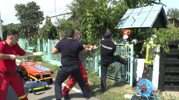 Un bărbat din Neamţ a murit după ce s-a aruncat într-o fântână adâncă de 19 metri