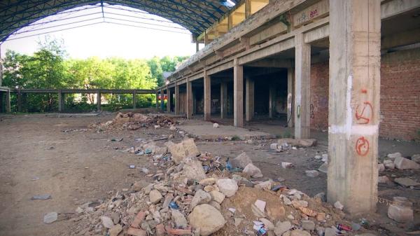 Tinerii care vor să facă înot de performanţă, abandonaţi din cauza birocraţiei, în Iaşi. Bazinul olimpic aşteaptă de 30 de ani să fie construit