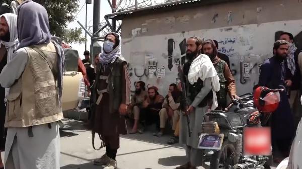 Talibanii îi vânează pe cei care au colaborat cu NATO și SUA, Mai mulţi afgani, împuşcaţi în timpul unui protest în estul ţării LIVE UPDATE