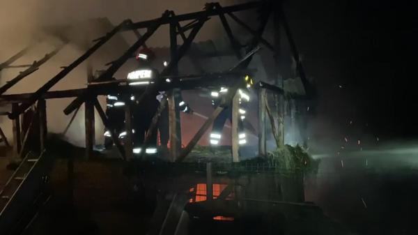 Un bărbat din Argeş a încercat să dea foc la casă, pentru a se răzbuna pe fosta soţie. Nu a putut trece peste despărţire