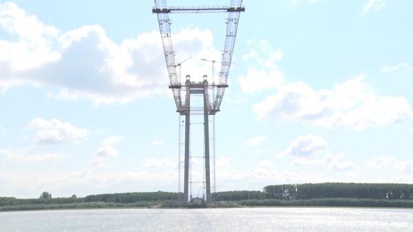 Înaintează lucrările la podul care va face legătura între Brăila şi Tulcea. Construcţia este proiectată pentru a rezista 150 de ani