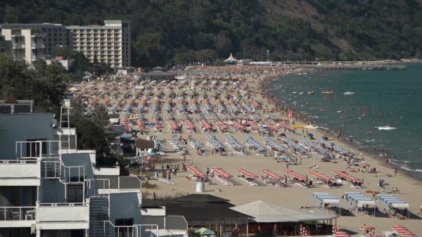 Românii au luat cu asalt litoralul bulgăresc şi în acest an: "E foarte plăcut, mâncarea e minunată"