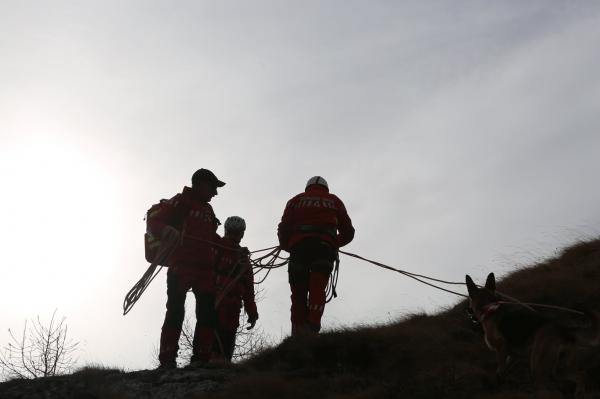 Turistul căutat trei zile pe munte, deși ajunsese acasă și ”a uitat” să-i anunțe și pe salvamontiști, nu poate fi sancționat