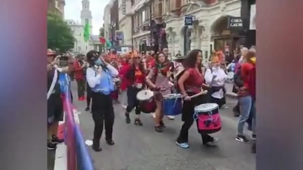 Centrul Londrei, paralizat de protestul activiştilor de mediu. Oamenii au ameninţat că a fost doar "ceremonia de deschidere"