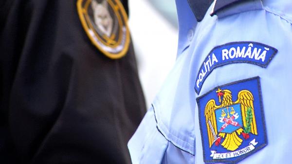 Poliţist din Constanţa, înjunghiat de mai multe ori de un tânăr. Atacul, surprins de camera montată pe uniforma unui alt agent