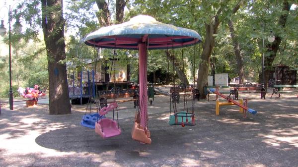 Nicuşor Dan dă asigurări că parcurile din Bucureşti, ajunse focare de infecţie, ar urma să fie reabilitate în următorii doi ani