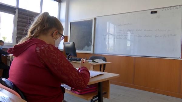 Schimbări în educaţie, cu puţin timp înainte de începerea noului an şcolar. Profesia şi locul de muncă al părinţilor nu vor mai fi trecute în catalog