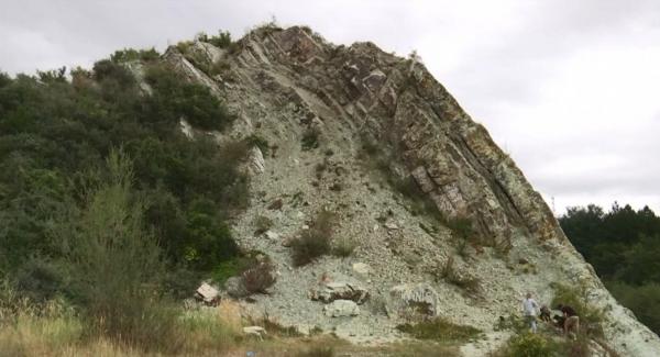 Protest în Slănic Prahova. Una dintre cele mai frumoase rezervații, Piatra Verde, riscă să devină exploatare de calcar