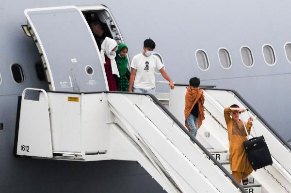 Cât de pregătită este România să primească refugiați din Afganistan. ONG: Sunt cel puțin trei interpreţi, colaboratori ai Armatei Române, pe care nu i-a contactat nimeni