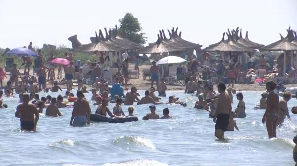 Turiştii se bucură de ultimul weekend estival. De săptămâna viitoare începe programul "Litoralul pentru toţi": preţuri reduse cu până la 70%