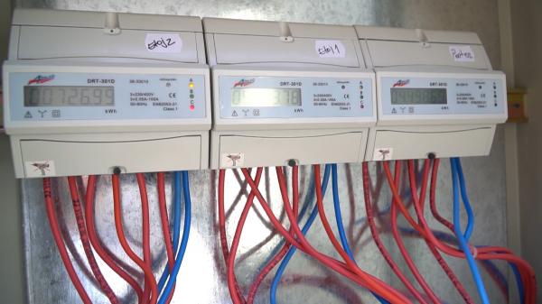 Factură de 27.000 de lei la lumină pentru o familie din Alba. 10.000 de români, reclamaţii la ANR, după liberalizarea pieţei energiei