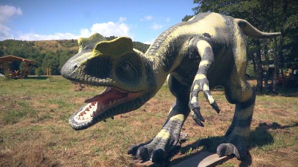 Parc tematic pe Valea Dinozaurilor, în Ţara Haţegului, deschis de doi români care s-au întors din diaspora pentru a dezvolta zona natală