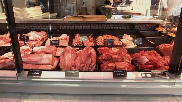 Facturile mărite la utilităţi provoacă scumpiri şi la alimente. Cât vom plăti pentru cumpărături de luna viitoare