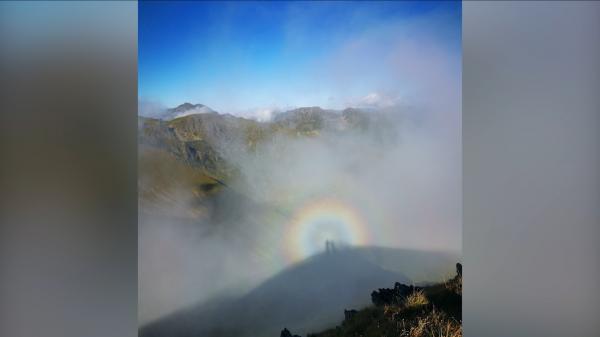 Fenomen extrem de rar în masivul Ceahlău: Imagini spectaculoase cu efectul Gloria