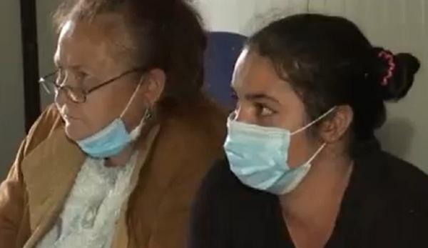 Sute de femei dintr-o comunitate defavorizată fac cursuri de Internet. Nu au avut contact cu tehnologia, dar îşi doresc să înveţe