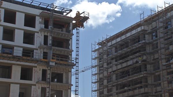 Prețurile materialelor de construcții au explodat. Dezvoltatorii imobiliari preconizează o creştere cu 10% a metrului pătrat