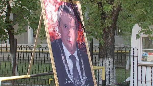 Vechi prieteni şi colaboratori ai lui Ivan Patzaichin i-au adus "Amiralului" un ultim omagiu, cu lacrimi în ochi şi durere în suflet