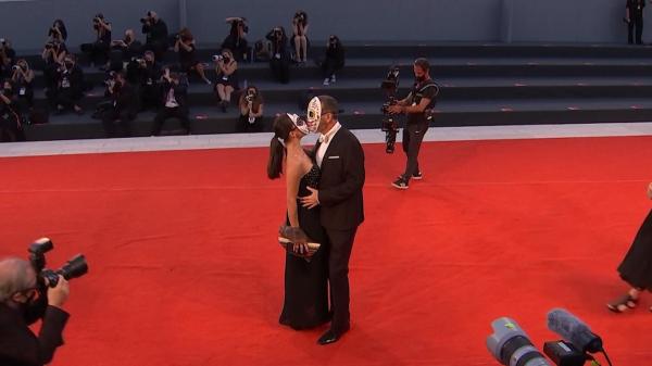 Anamaria Vartolomei, o actriţă în vârstă de 22 ani născută în România, pe covorul roşu la festivalul de la Veneţia