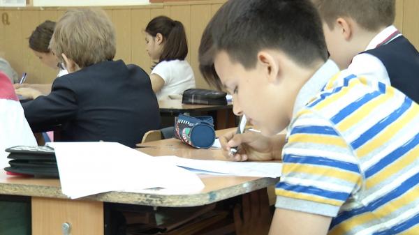 Elevii români învață în cele mai aglomerate clase din UE. Clasele cele mai lejere sunt în Grecia și Luxemburg