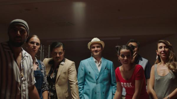 Zăpadă, Ceai şi Dragoste, prima comedie SF din România a ajuns în cinematografe. "A fost o nebunie frumoasă"