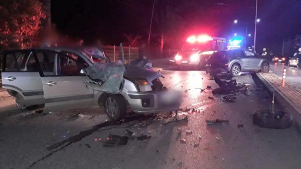 Mașini făcute praf, după un accident cumplit în Fălticeni. Un șofer grăbit a pierdut controlul volanului