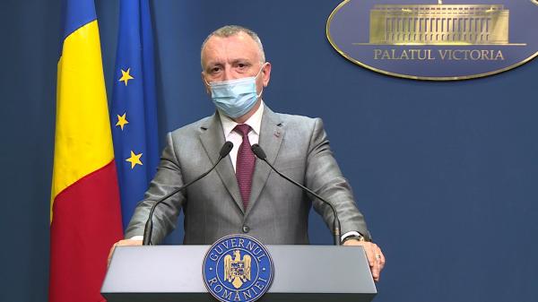 Mii de elevi nu vor începe şcoala în bănci. Sorin Cîmpeanu: "12 localităţi au depăşit rata de infectare de 6 la mie"
