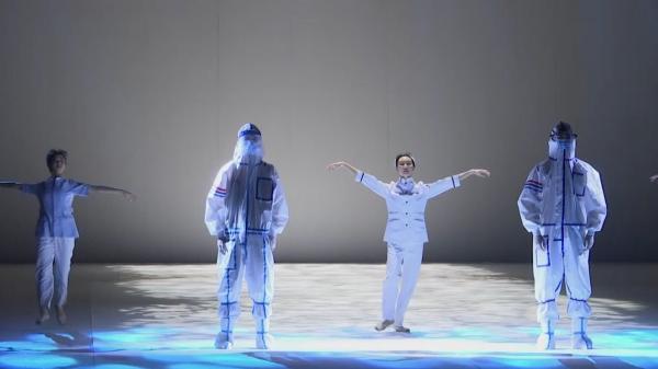 Modele noi de uniformă, pentru medicii care luptă pentru combaterea coronavirusului, prezentate la Săptămâna Modei de la Beijing