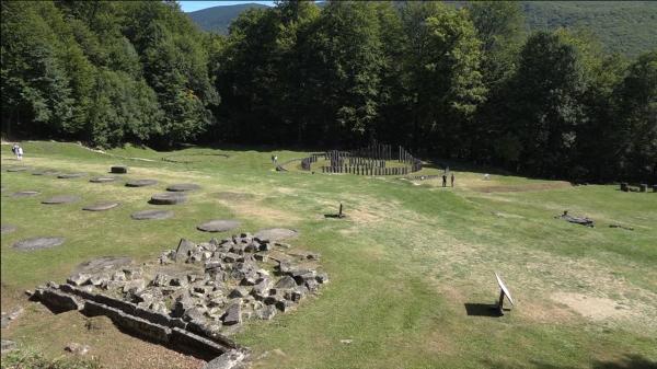 Specialiştii ar fi descoperit un nou templu dacic la Sarmizegetusa Regia