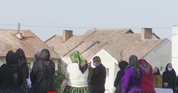 Şapte localităţi din Satu Mare au intrat în carantină. Oamenii nu se tem de Covid: "Purtăm iar şi mască, mai bem şi un pic de pălincă"