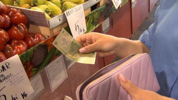 Parlamentarii răspund la intrebarea "Ce ai cumpăra cu un leu?". Cu atât a crescut salariul mediu în ultimele luni în Romania