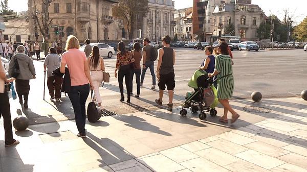 Şase din 10 români regretă comunismul. Aproape două treimi cred că ţara e într-o situaţie mai rea comparativ cu cea din urmă cu 30 de ani