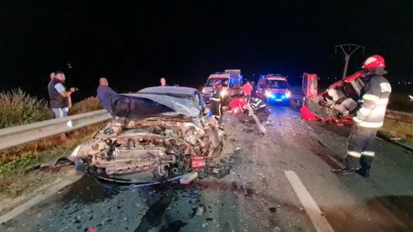 O proaspătă şoferiţă, mamă a doi copii, a murit după ce a lovit o maşină, pe contrasens. Nici fiul cel mic nu a supravieţuit impactului