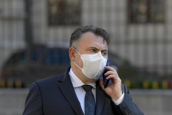 Nelu Tătaru pune problema vaccinării obligatorii în România, pentru anumite categorii profesionale. Lista de propuneri, prezentată azi în şedinţa de guvern