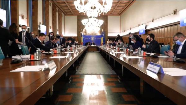 Guvernul a aprobat obligativitatea certificatului verde în localităţile cu incidenţă între 3 şi 6 la mia de locuitori. Ce schimbări aduce Hotărârea de Guvern, publicată în Monitorul Oficial