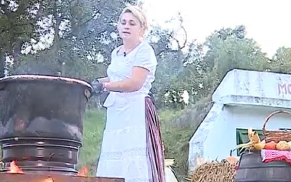 Secretul magiunului făcut în localitatea mureşeană Iara. Se spune că acum 700 de ani, localnicii au început să cultive primii pruni